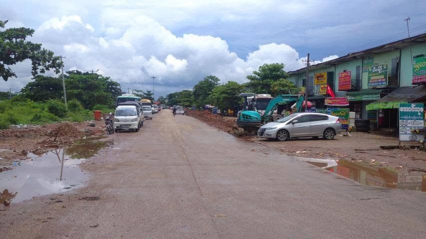 လှိုင်သာယာ အဝေးပြေးကားဝင်းပုံ။Photo: Myo Min