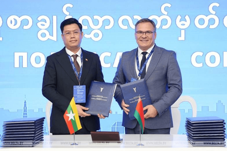 စစ်ဖိနပ်၊ စစ်ဝတ်စုံနှင့် ဘယ်လာရုစ် အကူအညီများ