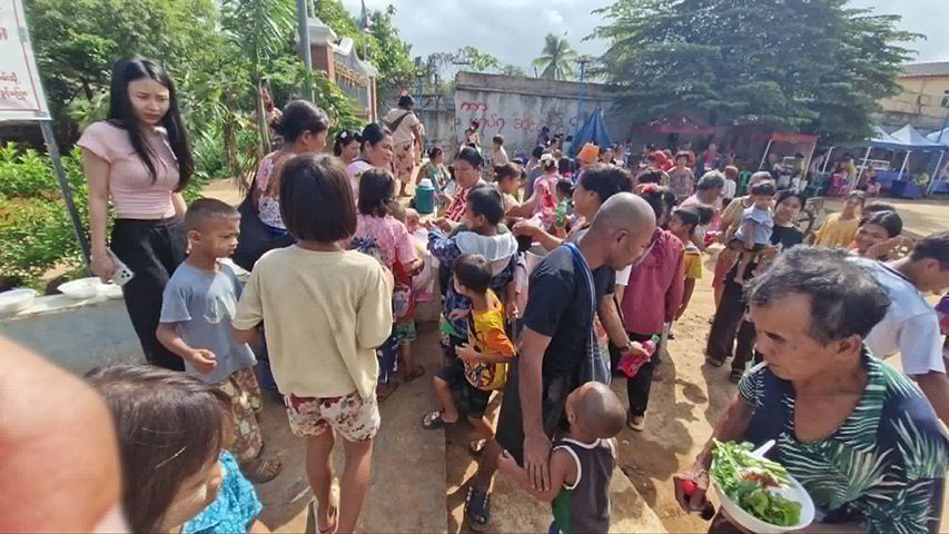 ဝေါလေဗျူဟာစခန်းတိုက်ပွဲကြောင့် ဒေသခံများ ထိုင်းနယ်စပ်ကို စစ်ဘေးရှောင်