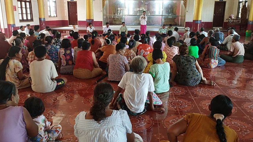 ပြန်လည်ဝင်ရောက်လာသည့် စစ်ရှောင်များကို ရပ်ကွက်ဓမ္မာရုံတခုတွင် တွေ့ရစဉ် (Photo : NN)