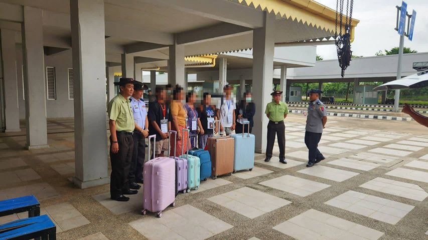 မြဝတီတွင် ဖမ်းဆီးရမိသည့် ကျားဖြန့်လုပ်သား ၂၁ ဦးကို ထိုင်းနိုင်ငံသို့ လွှဲပြောင်း