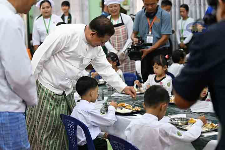 ကျောင်းတွင်း အာဟာရကျွေးသည့် ကုန်ကျစရိတ်ထုတ်မပေးသဖြင့် ဆရာများ အခက်ကြုံ 
