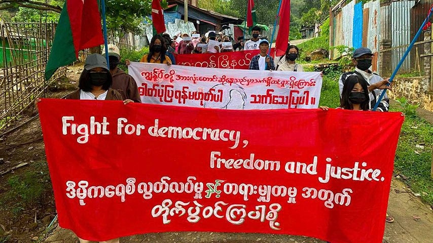 ဖိနှိပ်ခံအလုပ်သမားများ စစ်အာဏာရှင်လက်အောက်မှလွတ်မြောက်ရေး ဖားကန့်တွင်ဆန္ဒပြ (ဓာတ်ပုံ)