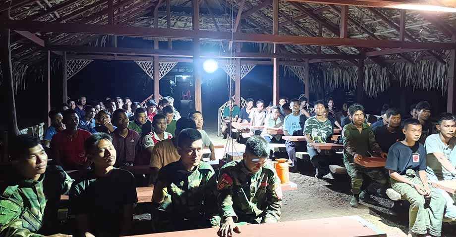 ဆားလင်းကြီးမြို့နယ်အခြေစိုက် ဓားမဆိုင်းတပ်မတော် Photo : ဗိုလ်စွမ်းသူမောင်