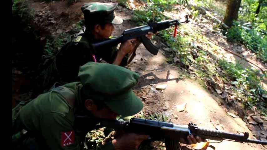 ဖာကန့်တပ်မကုန်း ပစ်ခတ်ခံရသဖြင့် စစ်တပ်က ထိုးစစ်ဆင်၊ လုံးခင်းရွာအနီး စစ်ရေးတင်းမာ
