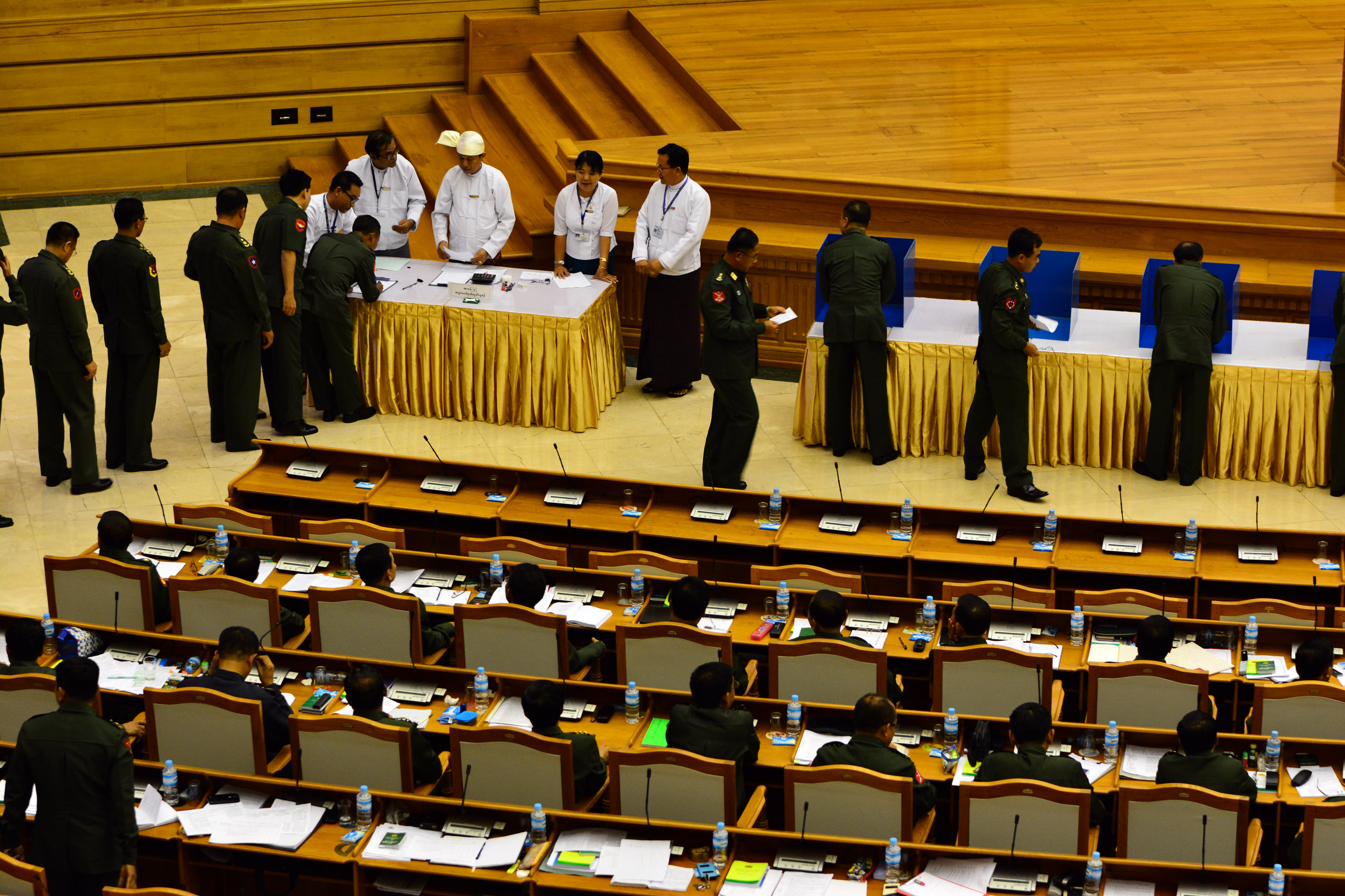 အေျခခံဥပေဒျပင္ေရး ထပ္ႀကိဳးစားသင့္ဟု လႊတ္ေတာ္အမတ္အခ်ဳိ႕ေျပာ