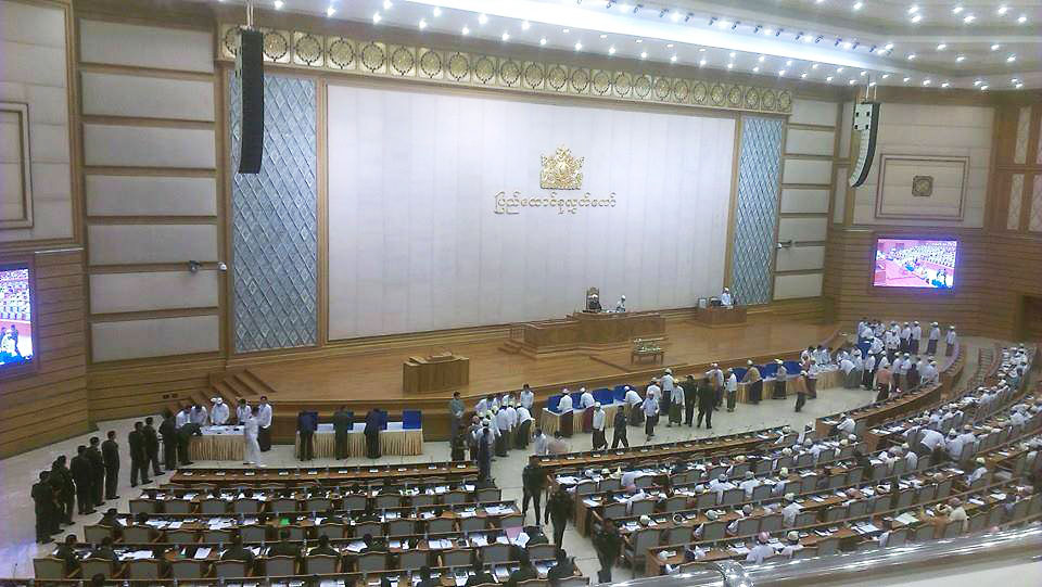 အသက္ ၆၀ သက္ျပည့္ပင္စင္ ဆက္သတ္မွတ္ရန္ လႊတ္ေတာ္တြင္ တင္သြင္း