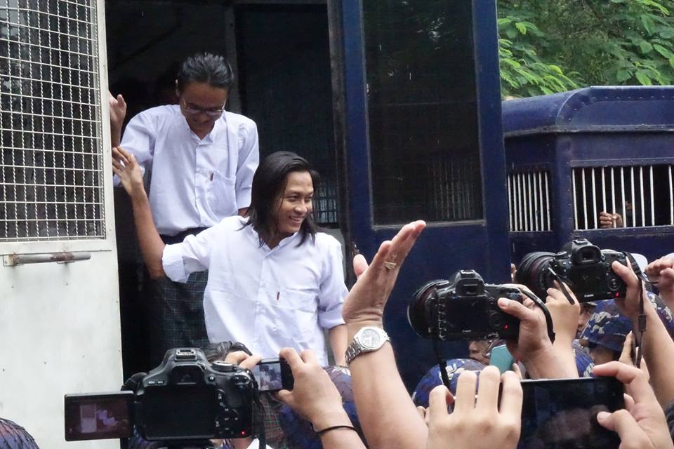 ဖမ္းဆီးခံ ေက်ာင္းသားမ်ားႏွင့္ ၀န္းရံျပည္သူမ်ားကို ၉ ႀကိမ္ေျမာက္ ႐ုံးထုတ္စစ္ေဆး (ဓာတ္ပံု)