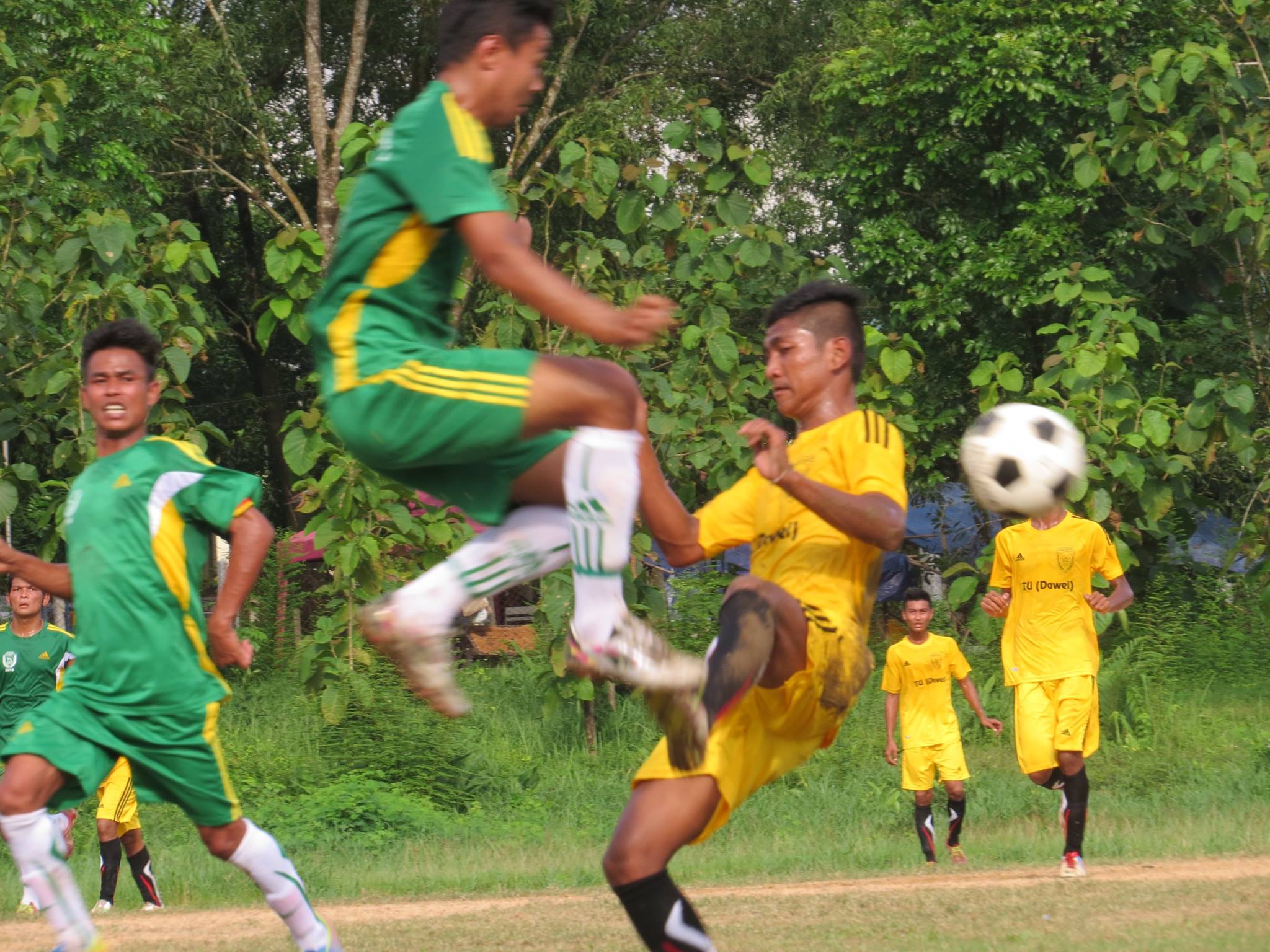 ႏွစ္ေပါင္းမ်ားစြာအၾကာမွ ျပန္က်င္းပသည့္ ထား၀ယ္တကၠသုိလ္ေပါင္းစုံ ေဘာလုံးၿပိဳင္ပြဲ