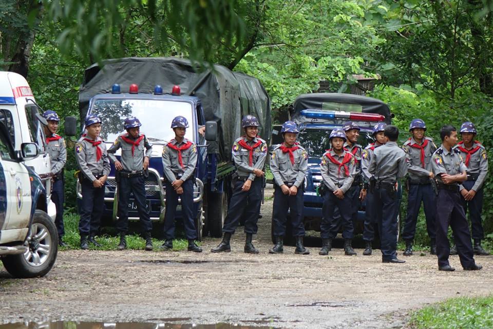 ဖမ္းဆီးခံေက်ာင္းသားမ်ားႏွင့္ ၀န္းရံျပည္သူမ်ားကို ႐ုံးထုတ္စစ္ေဆး (ဓာတ္ပံု)