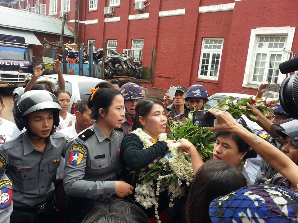 ပုိင္နက္က်ဴးလြန္မႈျဖင့္ တရားစြဲခံထားရသည့္ ေဒၚစုစုေႏြး ကုိ ႐ုံးထုတ္ (ဓာတ္ပုံ)
