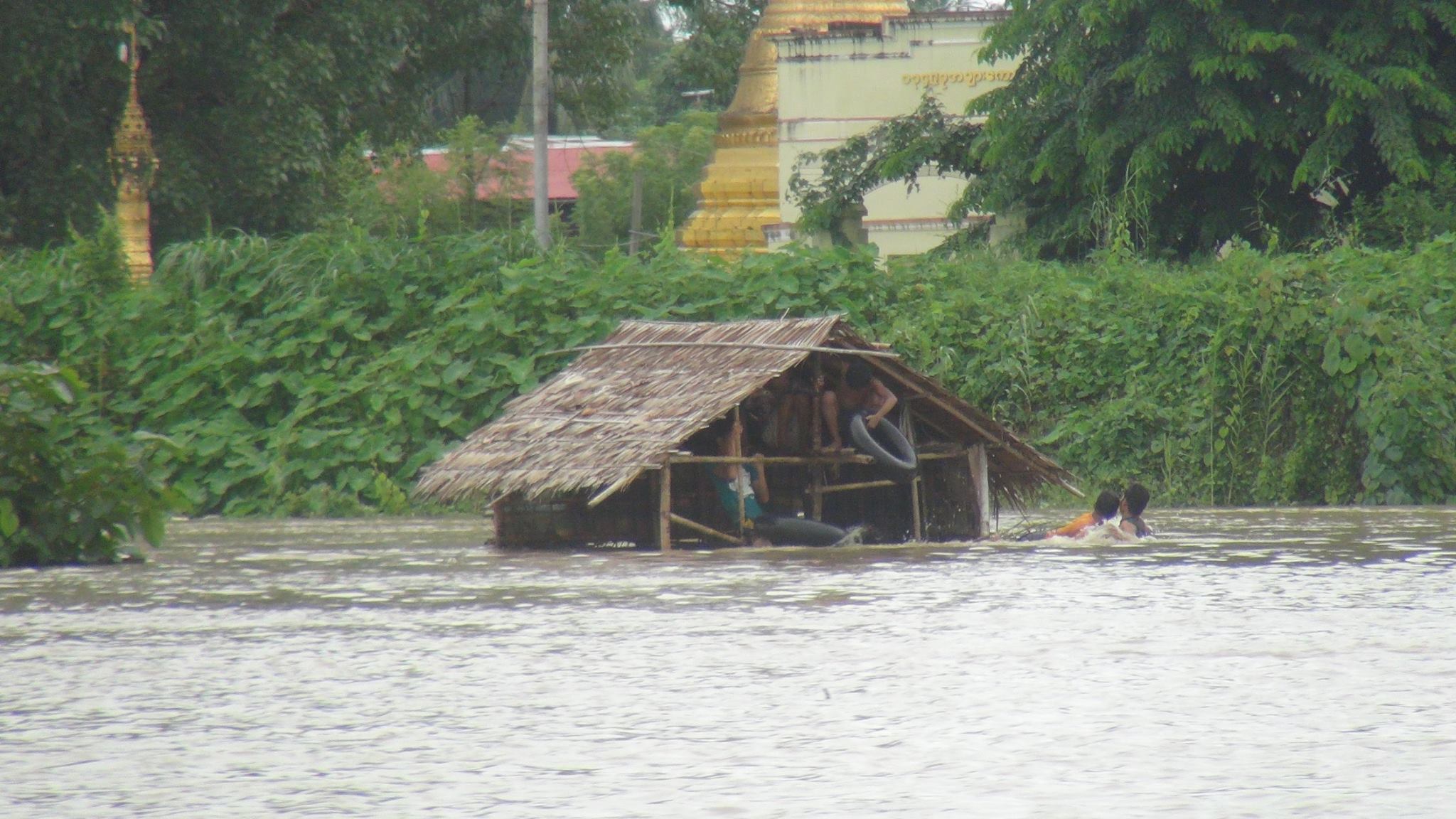 ႏုိင္ငံတ၀န္း ေရေဘးသင့္သူ ၁ သိန္းခြဲခန္႔ႏွင့္ ေသဆုံးသူ ၄၅ ဦး ရွိၿပီ