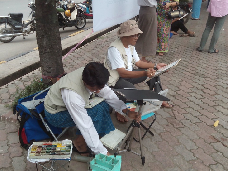 ေရေဘးအလႉအတြက္ ပန္းခ်ီဆြဲ ရန္ပုံေငြရွာသည့္ မႏၱေလးပန္းခ်ီဆရာမ်ား (ဓာတ္္ပုံ)