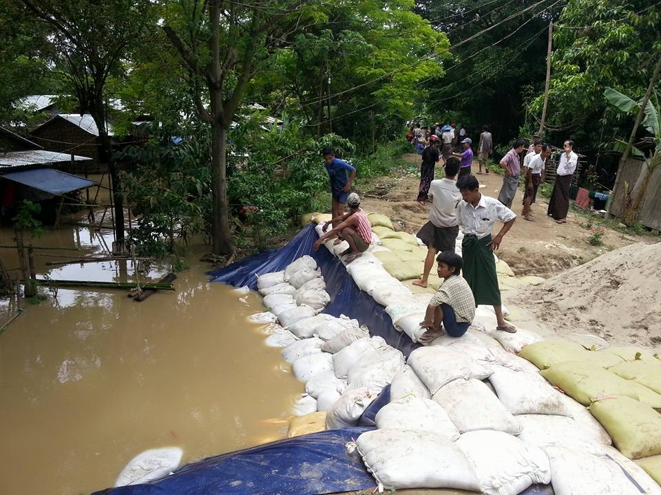 ဟသၤာတၿမိဳ႕ ပ်ဥ္းမေခ်ာင္းရပ္ကြက္ ေရႀကီး နစ္ျမဳပ္ (ဓာတ္ပုံ)