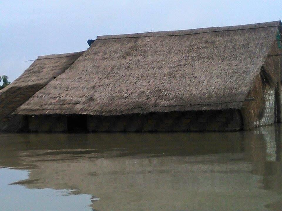 ေရေဘး ေၾကာင့္ ေသဆုံးသူ ၇၀ ခန္႔ ရွိၿပီ