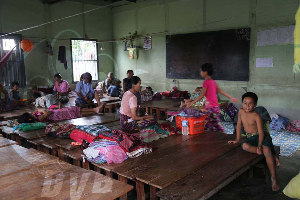 ကေလးေရေဘးဒုကၡသည္ ၃၀၀၀ ေက်ာ္ ရိကၡာျပတ္လပ္မႈ ႀကံဳေတြ႔ေနရ (ဓာတ္ပံု)