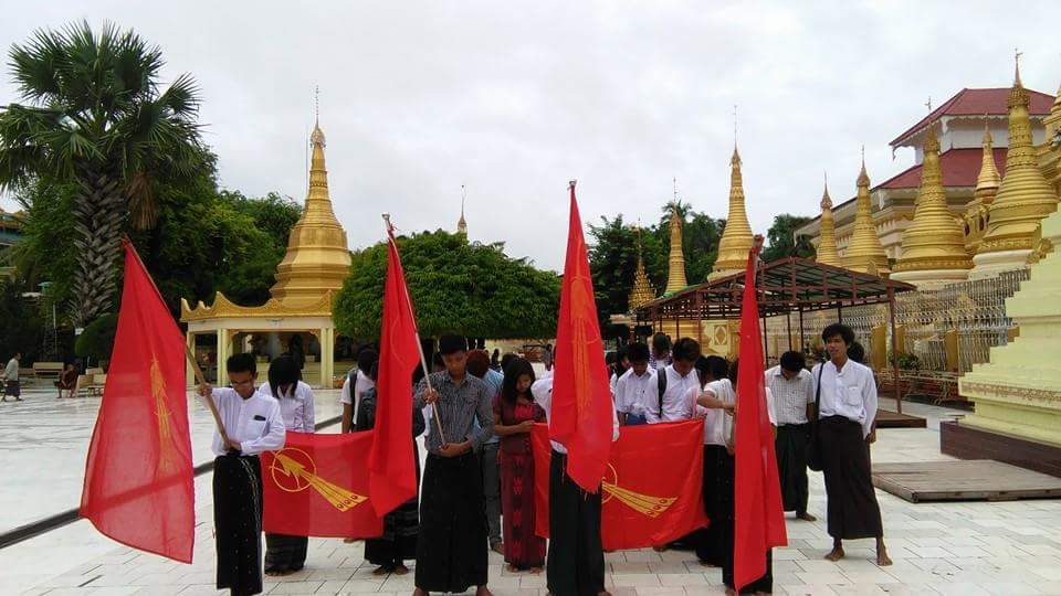 ေက်ာင္းသားမ်ားဖမ္းဆီးခံရမႈ ၅ လျပည့္ ဆႏၵျပ ဆုေတာင္းပဲြျပဳလုပ္ (ဓာတ္ပံု)