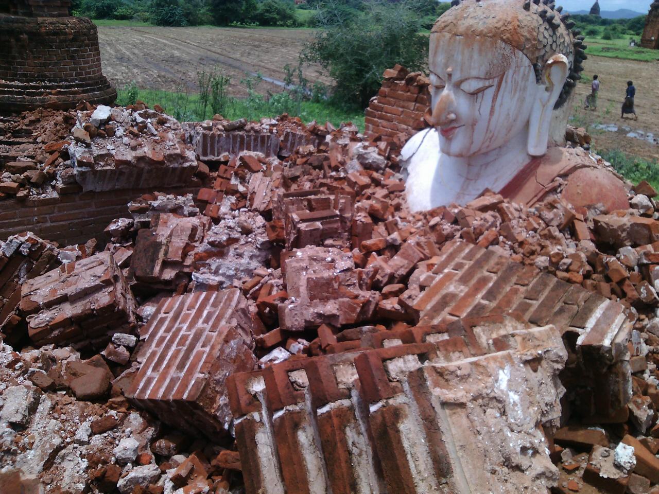 ပုဂံဘုရား ၿပိဳက် ပ်က္စီး (ဓာတ္ပံု)