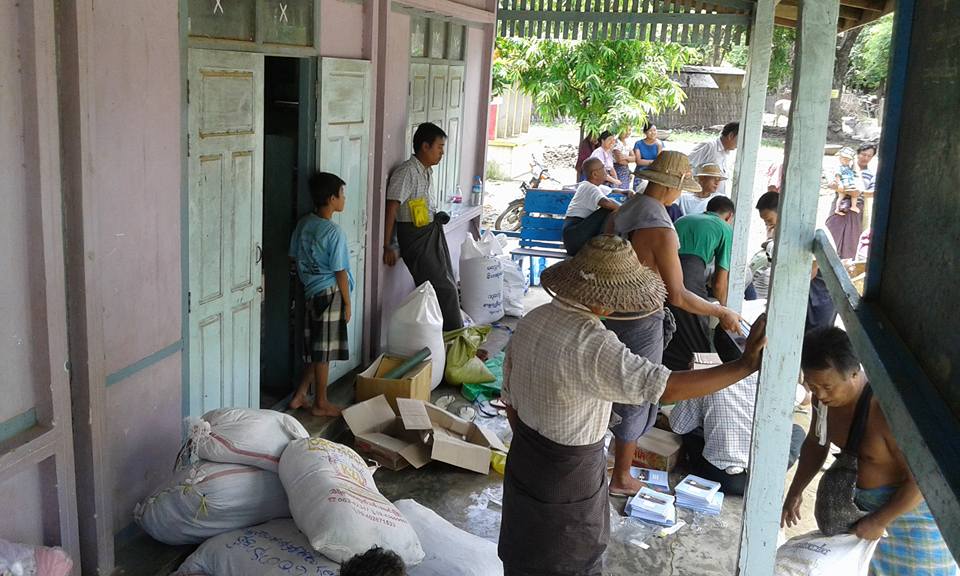 ၀က္လက္ၿမိဳ႕  ဥယ်ာဥ္သာရြာ ေရေဘးသင့္ျပည္သူမ်ားအား လႉဒါန္း (ဓာတ္ပုံ)