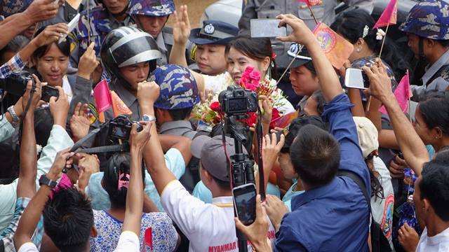 ေဒၚစုစုေႏြးကုိ အလုပ္ႏွင့္ ေထာင္ဒဏ္ ၁၅ ရက္ခ်မွတ္၊ ခ်ဳပ္ရက္ျဖင့္ ျပန္လြတ္