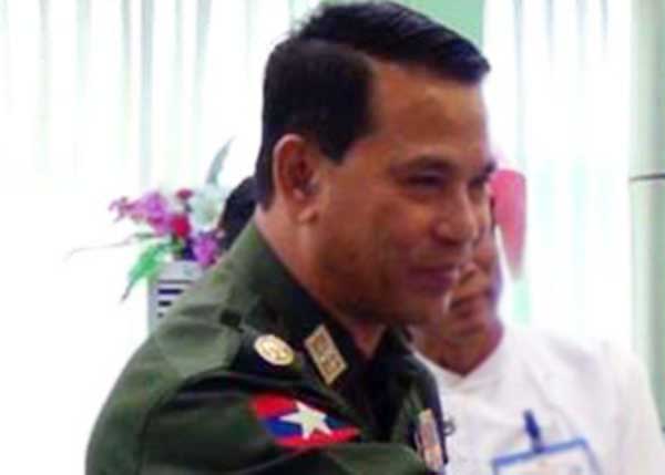 ေရြးေကာက္ပြဲ ၀င္ႏိုင္ရန္ ျပည္နယ္၀န္ႀကီးခ်ဳပ္ ၂ ဦးကုိ အနားေပး