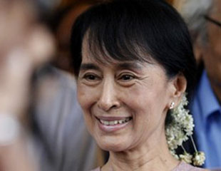 ေဗဒါေက်ာင္းတြင္ ေဒၚစုေမြးေန့ အၾကိုက်င္းပ