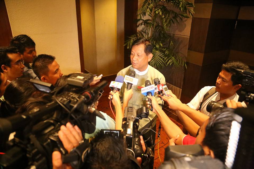 ေရြးေကာက္ပြဲေကာ္မရွင္ ဥကၠ႒ႏွင့္ အရပ္ဖက္အဖြဲ႔အစည္းမ်ား ေတြ႔ဆံု (ဓာတ္ပံု)