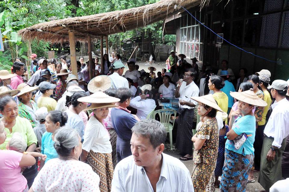 ေရေဘးသင့္ ႀကံခင္းၿမိဳ႕နယ္တြင္ ထုိင္းဘုရင့္ေဆးတပ္မေတာ္ ေဆးကုသေပး