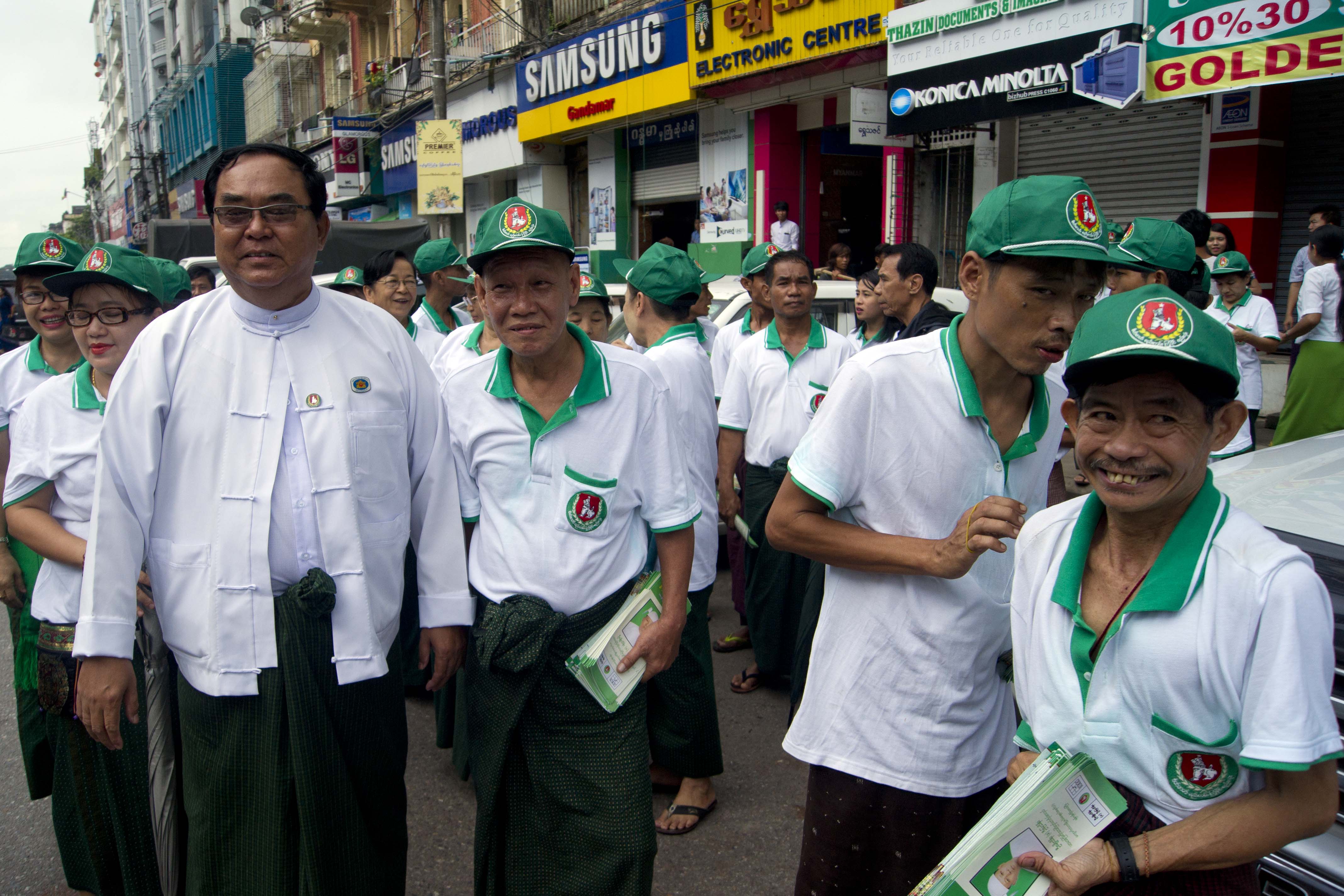 ရန္ကုန္တိုင္းတြင္ ၾကံ့ခိုင္ေရး မဲဆြယ္စည္း႐ုံး (ဓာတ္ပံု)