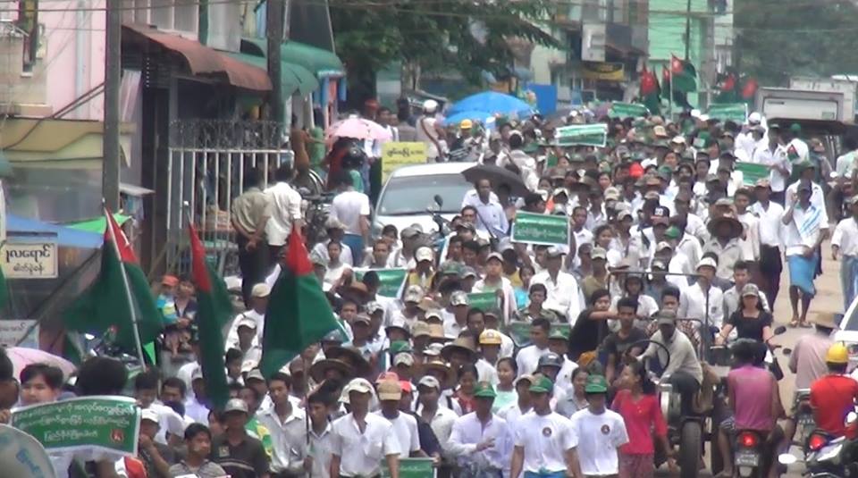 ၾကံ့ခိုင္ေရးပါတီကို ႀကိဳဆိုေထာက္ခံသည့္အေနျဖင့္ ေျမာင္းျမၿမိဳ႕တြင္း လွည့္လည္ (ဓာတ္ပံု)