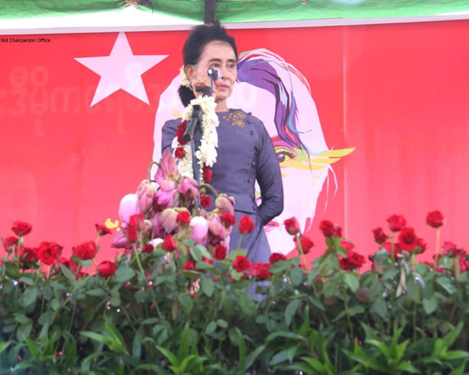 ျပည္သူကုိ ရန္သူလုိ႔ျမင္သည့္အစုိးရ တုိင္းျပည္တုိးတက္ေအာင္ လုပ္၍မရဟု ေဒၚစုေျပာ