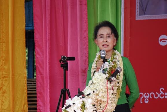 မဲစာရင္း ပါမပါ သြားၾကည့္ၾကရန္ ဟုမၼလင္းျပည္သူကုိ ေဒၚစုတုိက္တြန္း