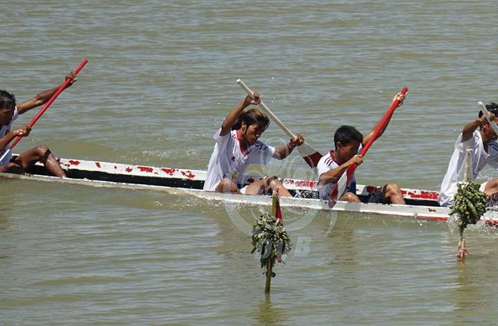 ရပ္နားထားရသည့္ ေဖာင္ေတာ္ဦးဘုရား ေလွၿပိဳင္ပြဲ ျပန္လည္စတင္