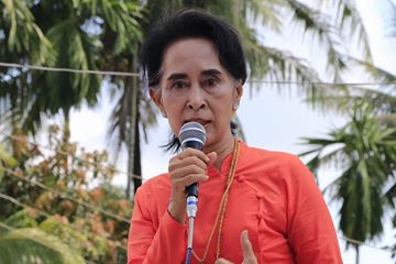 ေဒၚေအာင္ဆန္းစုၾကည္ နမၼတီးၿမိဳ႕ လူထုေဟာေျပာပြဲ (သတင္းဓာတ္ပုံ)