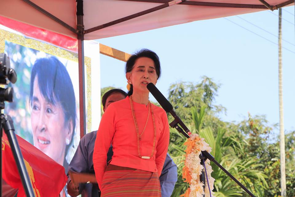 ေဒၚေအာင္ဆန္းစုၾကည္ မိုးေကာင္းၿမိဳ႕ ေဟာေျပာပြဲ ျမင္ကြင္း