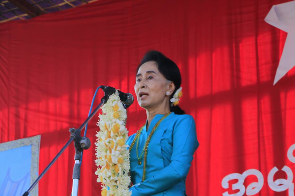 ေဒၚေအာင္ဆန္းစုၾကည္ မုိးညႇင္းၿမိဳ႕ လူထုေဟာေျပာပြဲ