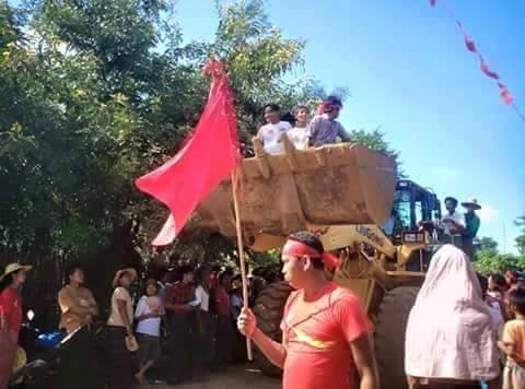 ၿမိဳင္ၿမိဳ႕နယ္ အန္အယ္လ္ဒီက ဘူဒုိဇာႀကီးျဖင့္ မဲဆြယ္စည္း႐ုံး (ဓာတ္ပုံ)