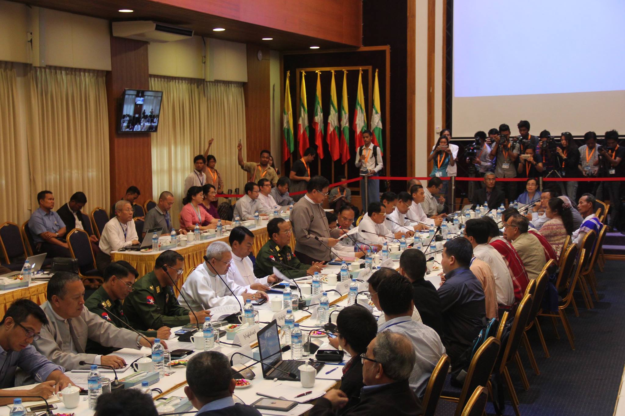 တိုင္းရင္းသားလက္နက္ကိုင္တပ္ဖြဲ႔ ၈ ဖြဲ႔ ေအာက္တိုဘာ ၁၅ ရက္ေန႔ အပစ္ရပ္လက္မွတ္ထိုးမည္