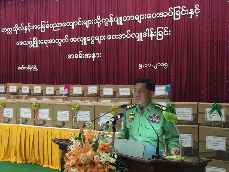 တပ္မေတာ္ကာကြယ္ေရးဦးစီးခ်ဳပ္ စစ္၀တ္စံုသစ္ေျပာင္းလဲ၀တ္ဆင္ (သတင္းဓာတ္ပံု)