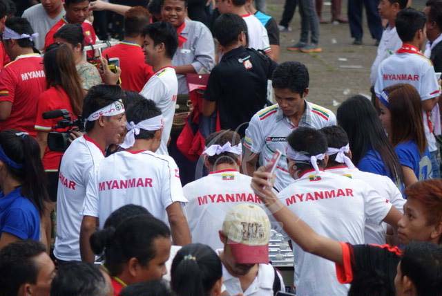 ယူ ၁၉ ျမန္မာ - ဗီယက္နမ္ ပြဲစဥ္ သုု၀ဏၰကြင္း ပြဲမစခင္ ျမင္ကြင္း (ဓာတ္ပံု)