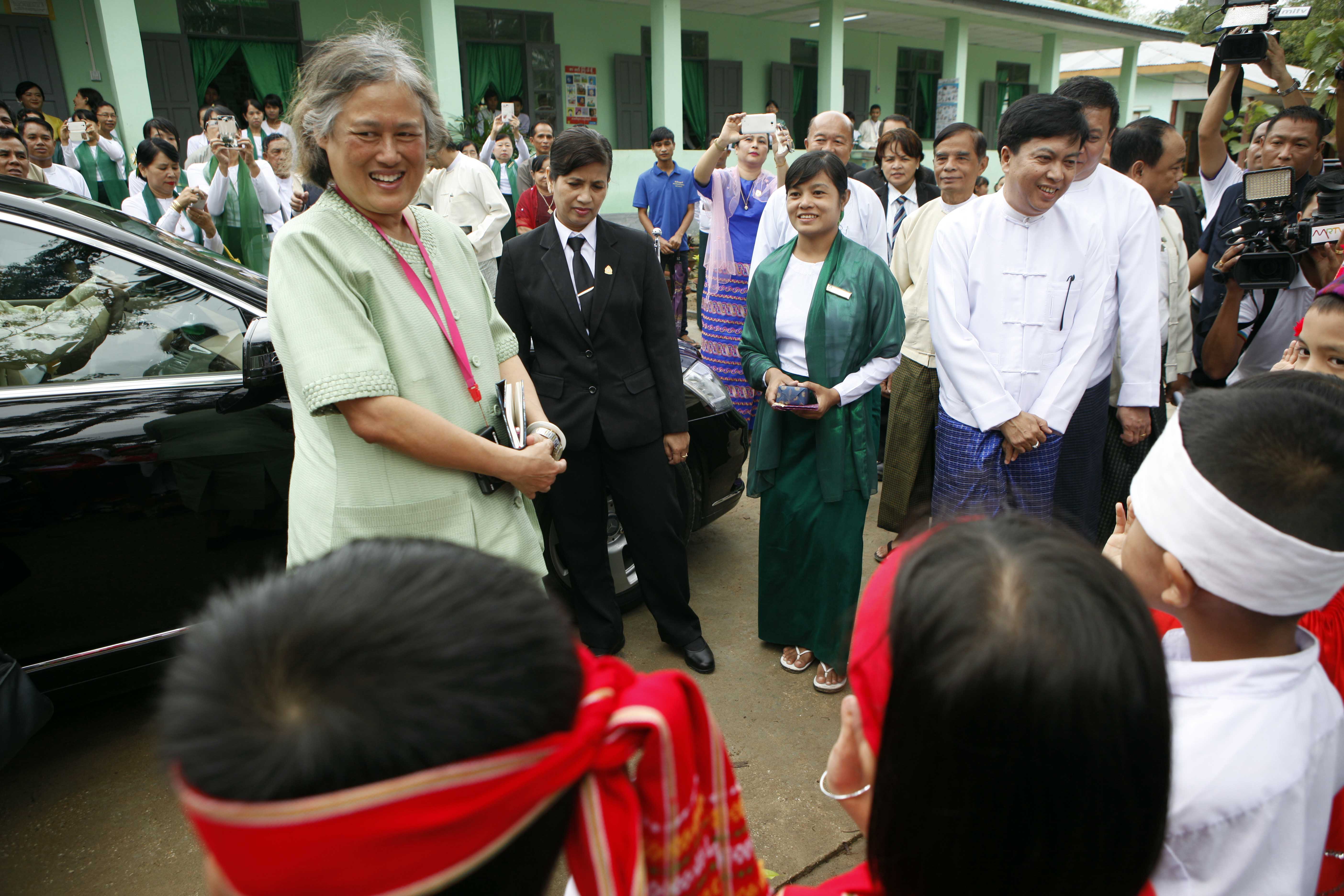 ထုိင္းဘုရင့္သမီးေတာ္ အလုံ အထက ၆ ကုိ သြားေရာက္လည္ပတ္ (ဓာတ္ပုံ)