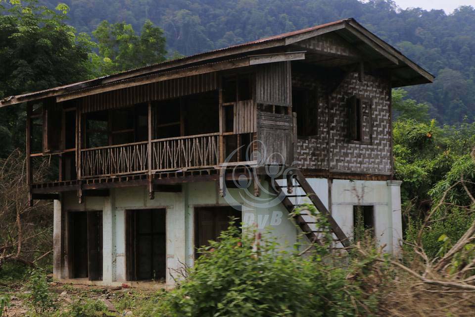 စစ္ေၾကာင့္ လူသူကင္းမဲ့ေနသည့္ ေနအိမ္ႏွင့္ ေက်းရြာမ်ား (ဓာတ္ပံု)