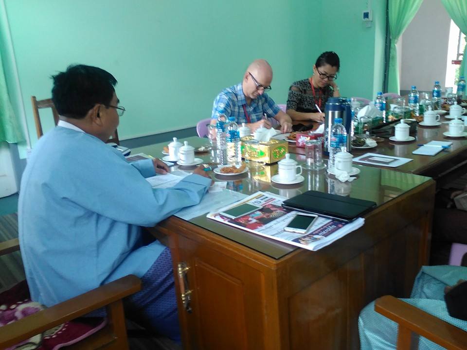 တပ္တြင္း မဲစာရင္းေဆာင္ရြက္မႈ ေကာ္မရွင္ကုိ ၿဗိတိန္သံ႐ုံးအတြင္း၀န္ ေမးျမန္း
