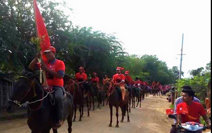 ေတာင္သာၿမိဳ႕တြင္ အန္အယ္လ္ဒီက ျမင္းကုိယ္စီျဖင့္ မဲဆြယ္စည္းရုံး (ဓာတ္ပုံ)