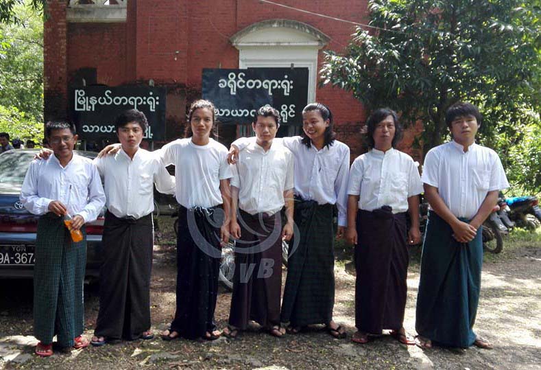 ေထာင္တြင္း ေဆးလိပ္ယူသည့္ ေက်ာင္းသားႏွင့္၀န္းရံျပည္သူ ၇ ဦးကို ေထာင္ ၂ လစီခ်မွတ္
