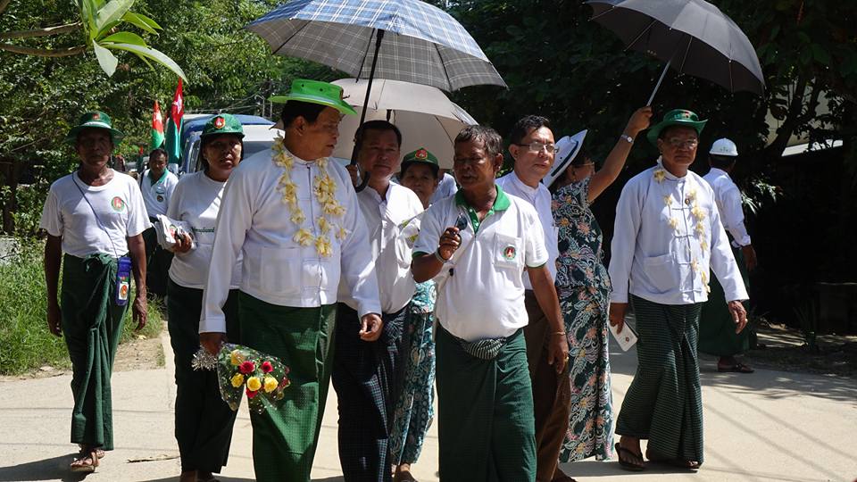 ျပည္ခုိင္ၿဖဳိးပါတီ ေတာင္ဥကၠလာပၿမိဳ႕နယ္တြင္ မဲဆြယ္ (ဓာတ္ပုံ)