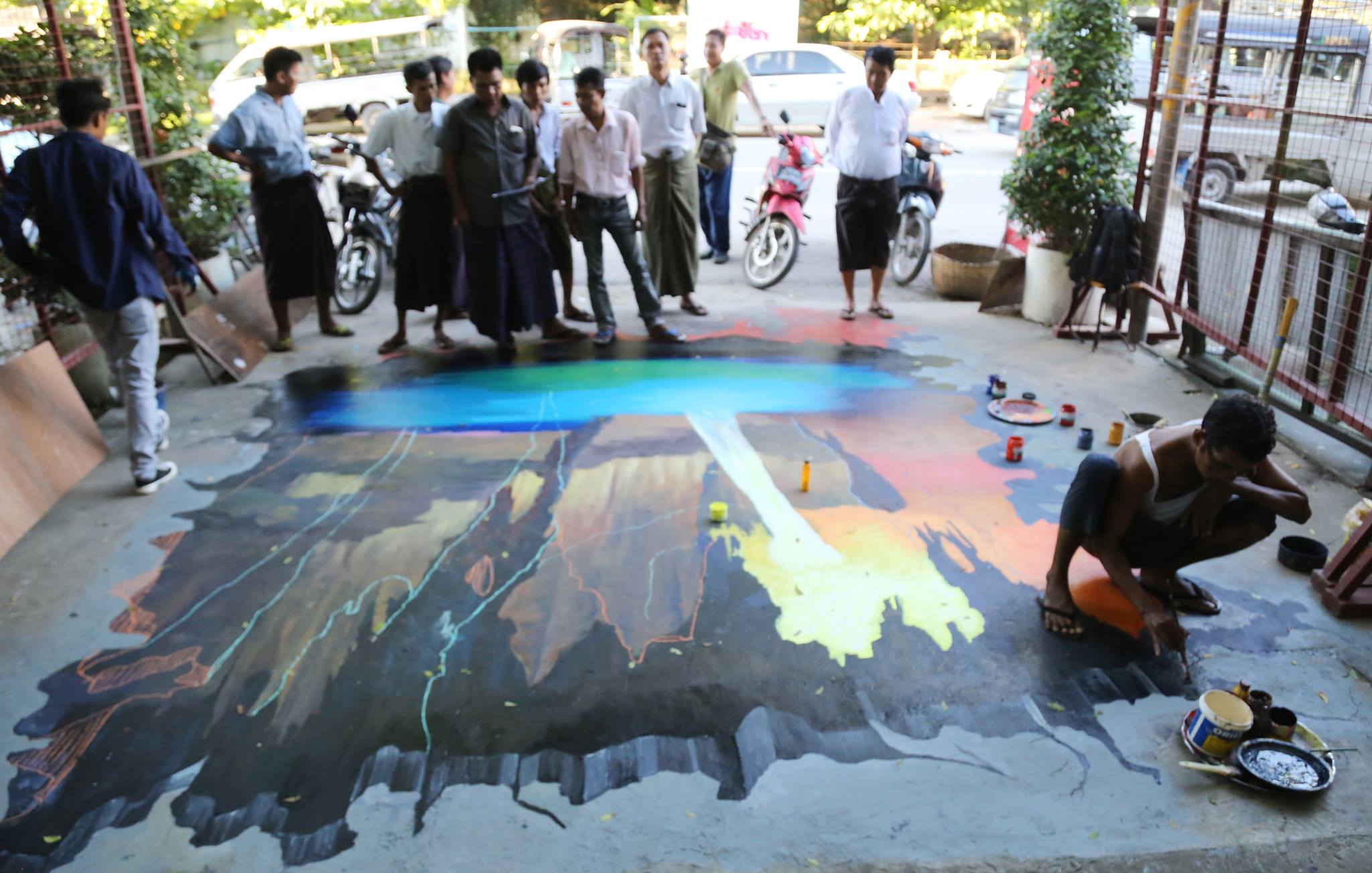 သုံးဘက္ျမင္ ႐ုပ္လုံးႂကြပန္းခ်ီ မႏၱေလးပန္းခ်ီဆရာမ်ား ပူးေပါင္းေရးဆြဲ (ဓာတ္ပုံ)