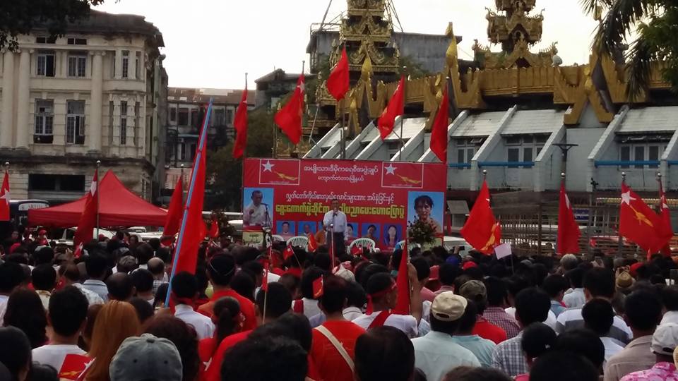 ၿမိဳ႕ေတာ္ခန္းမေရွ႕ အဖြဲ႔ခ်ဳပ္ ေရြးေကာက္ပြဲ အသိပညာေပးေဟာေျပာပြဲ (ဓာတ္ပုံ)
