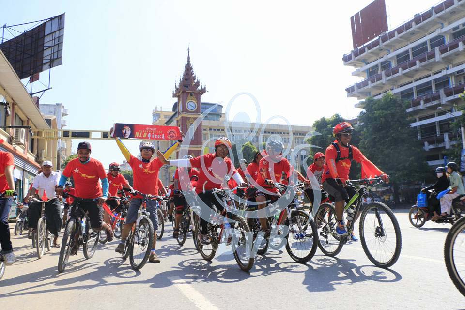 အန္အယ္လ္ဒီေရြးေကာက္ပဲြေအာင္ႏိုင္ေရး ေအာင္ေျမသာစံၿမိဳ႕နယ္တြင္ စက္ဘီးစီးလွည့္လည္ (ဓာတ္ပံု)