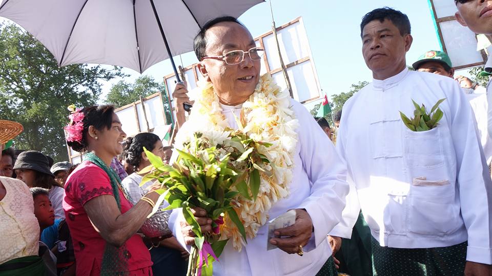 ဦးခင္ေအာင္ျမင့္ ရမည္းသင္းတြင္ မဲဆြယ္စည္း႐ုံး (ဓာတ္ပုံ)